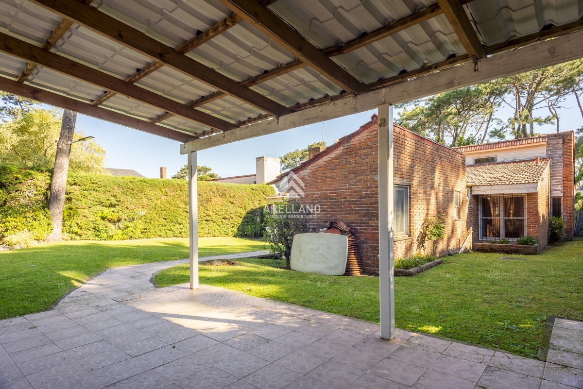 Casa ID.2561 - Venta casa 3 dormitorios y dependencia San Rafael Punta del Este