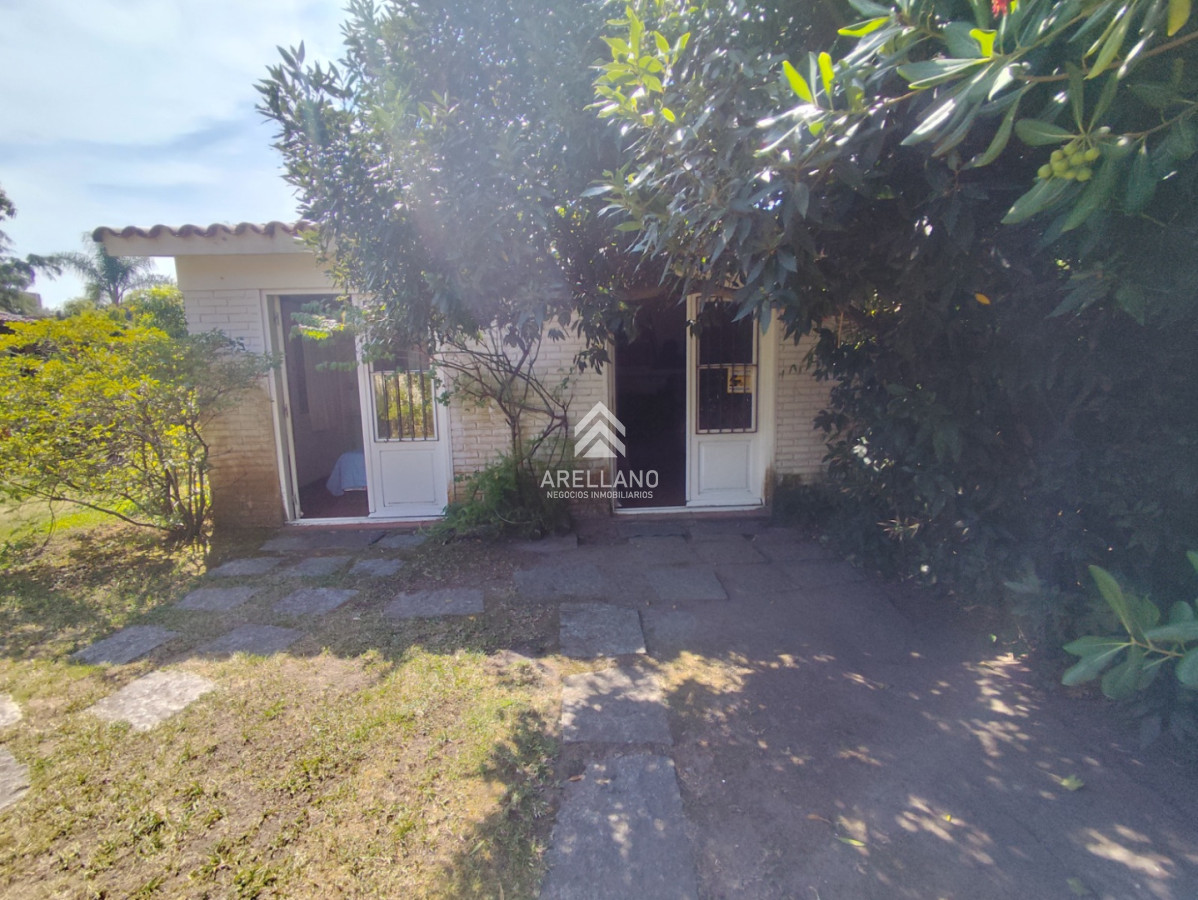 Casa ID.6126 - 2 dormitorios y dependencia en Playa Mansa