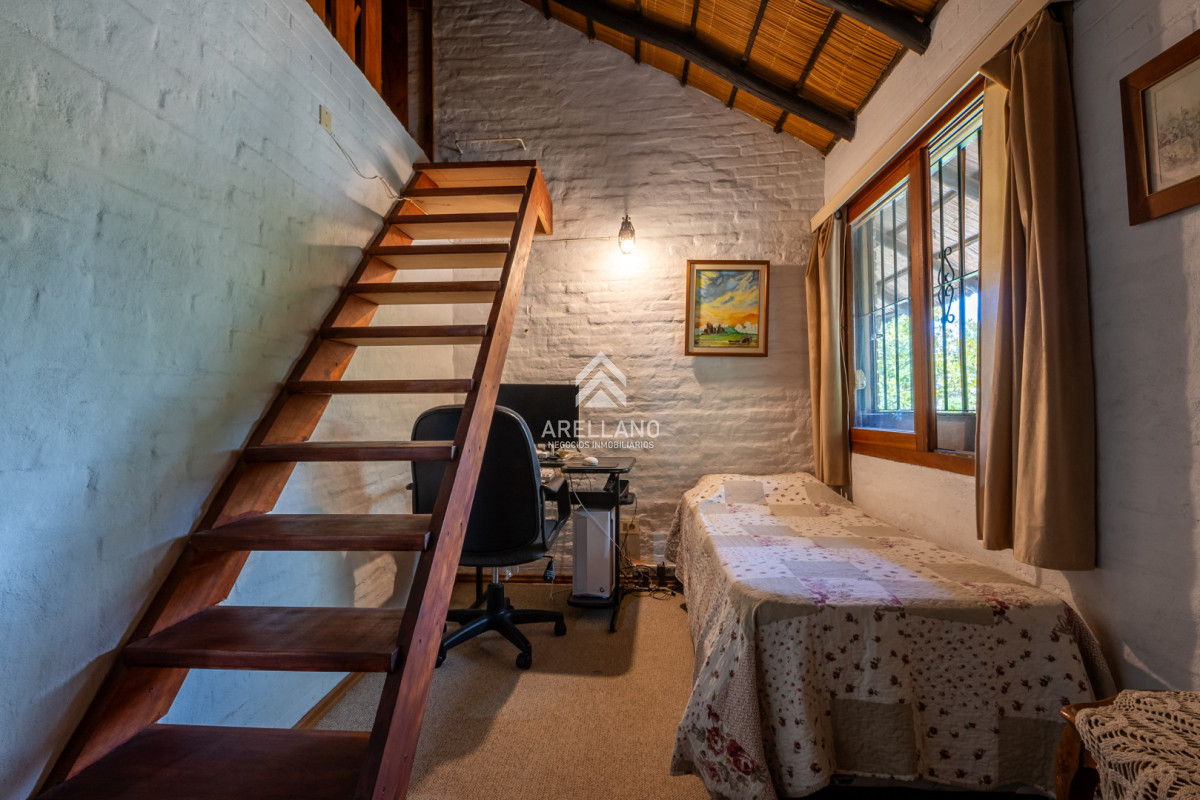 Casa ID.5911 - Venta casa 5 dormitorios, piscina y garage