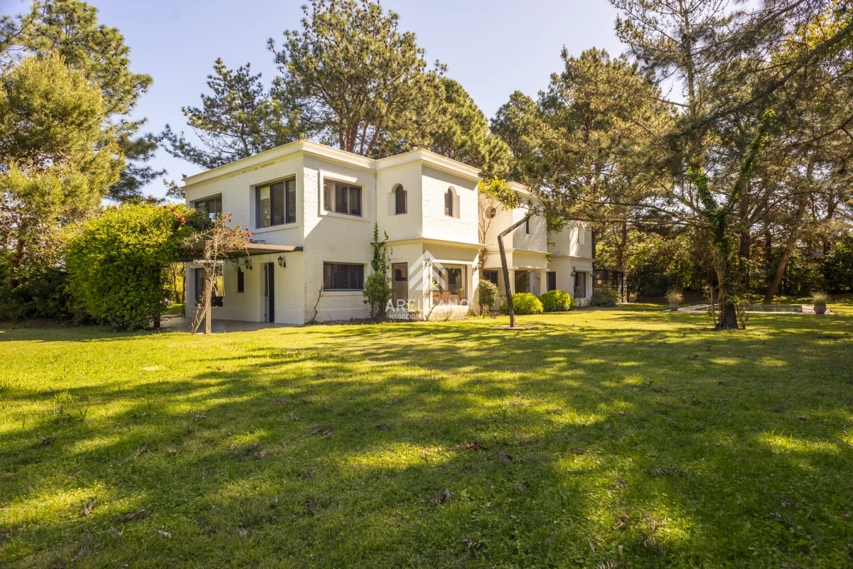 Casa ID.2663 - casa con piscina 5 dormitorios en suite, escritorio jardin amplio