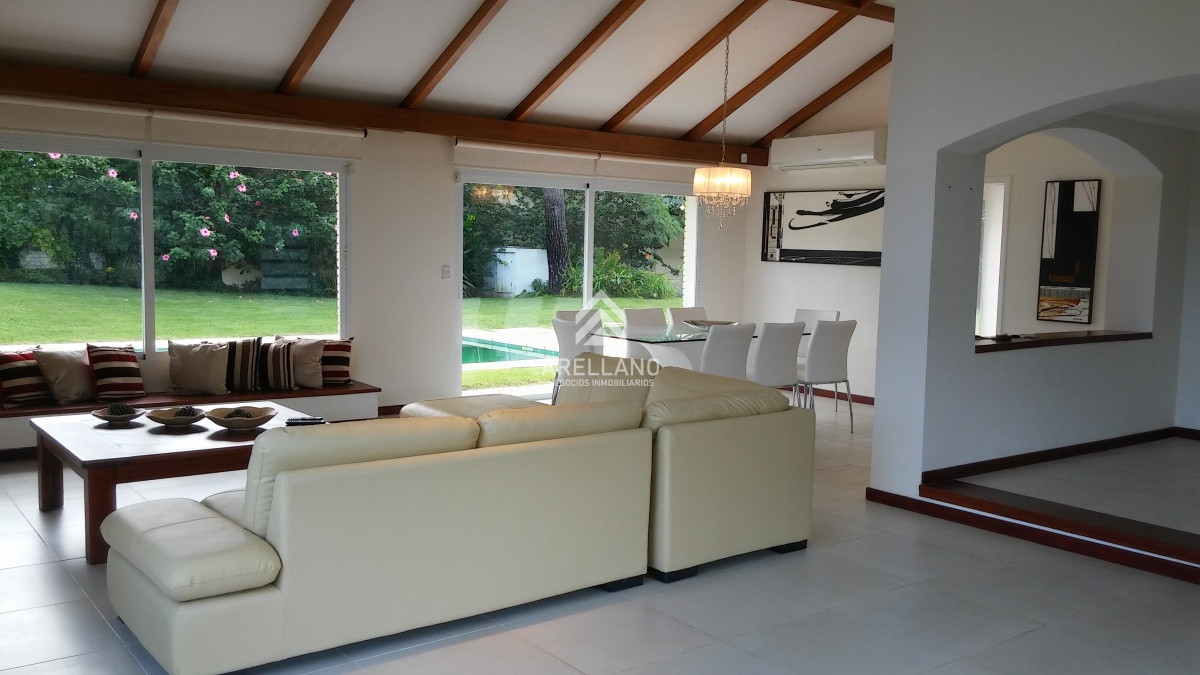 Casa ID.67 - Venta casa 4 dormitorios Playa Mansa 