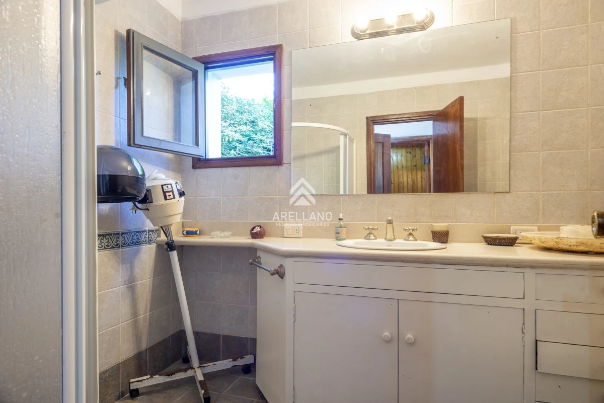 Casa ID.2663 - casa con piscina 5 dormitorios en suite, escritorio jardin amplio