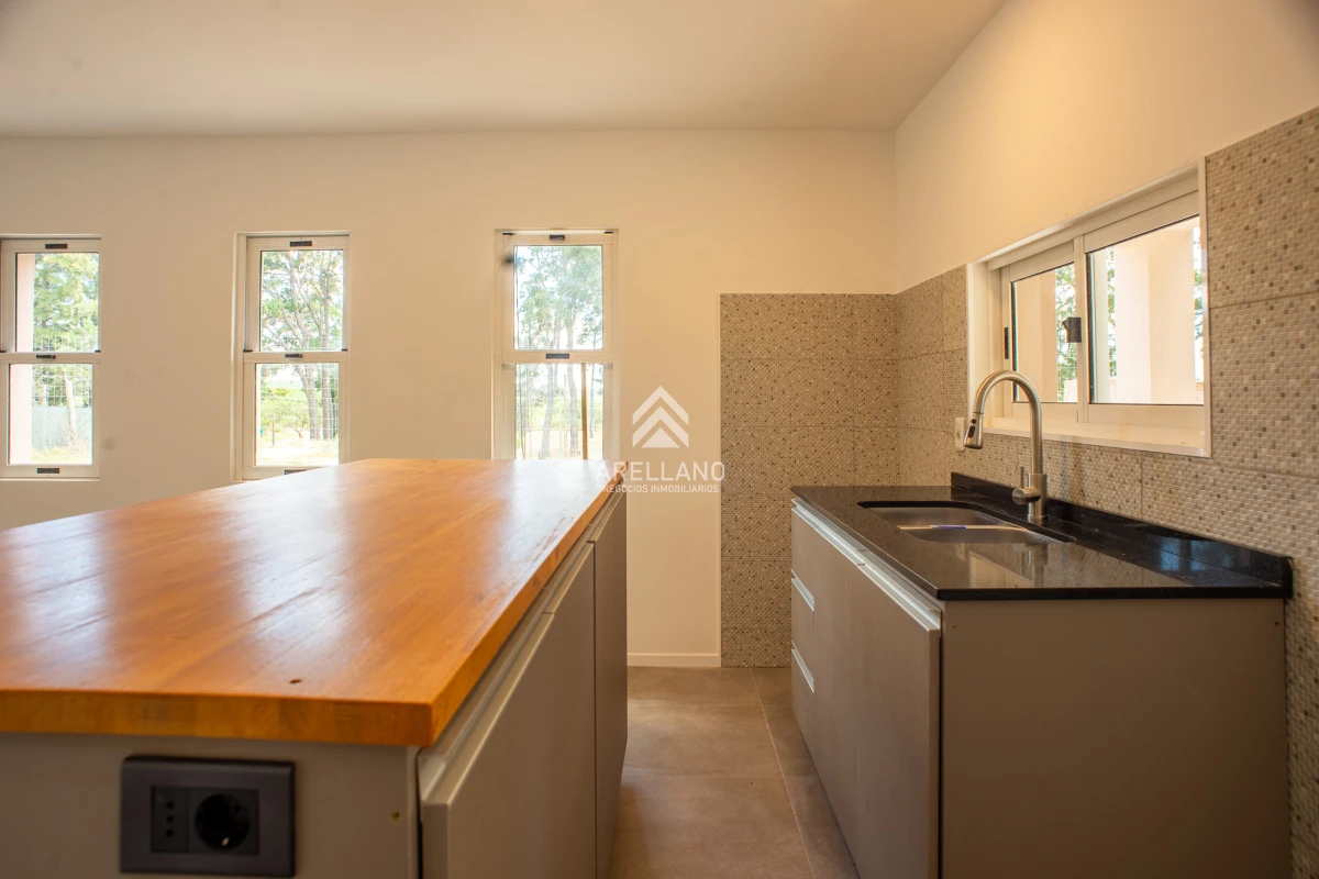 Casa ID.4281 - 2 dormitorios 2 baños cerca de la laguna y el mar!