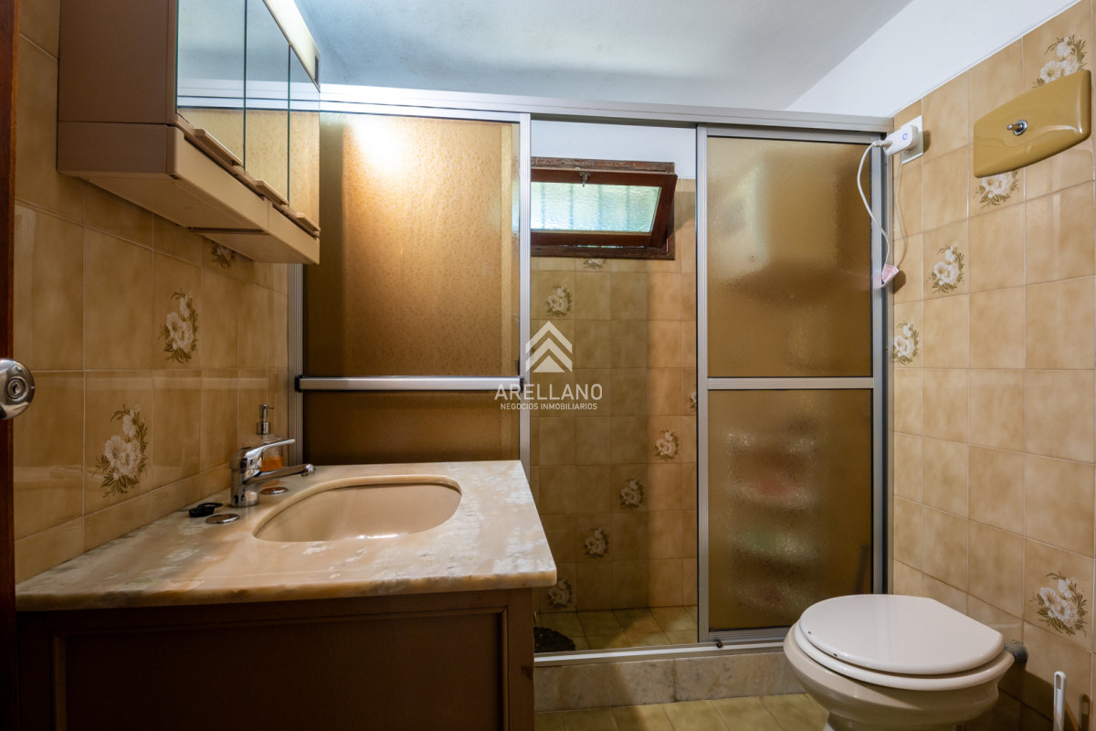 Casa ID.5911 - Venta casa 5 dormitorios, piscina y garage