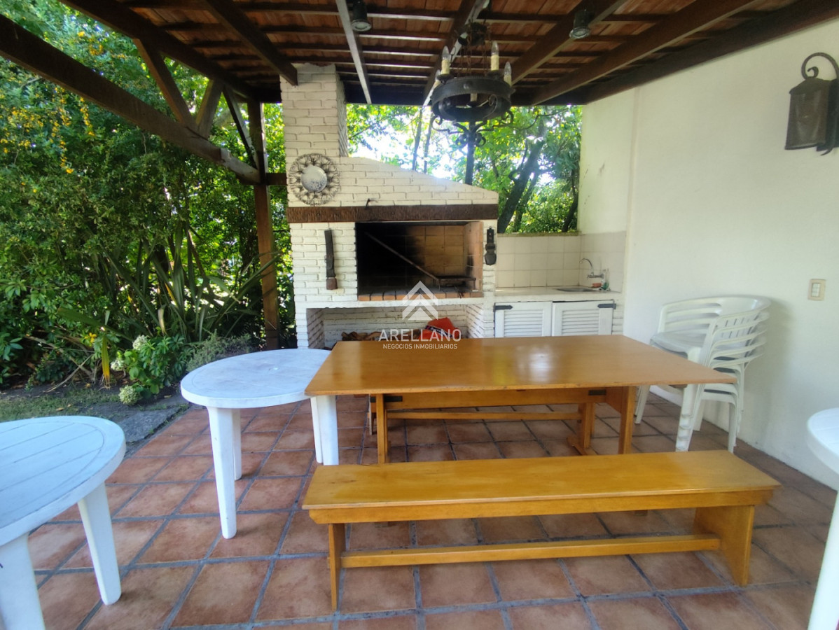 Casa ID.6126 - 2 dormitorios y dependencia en Playa Mansa