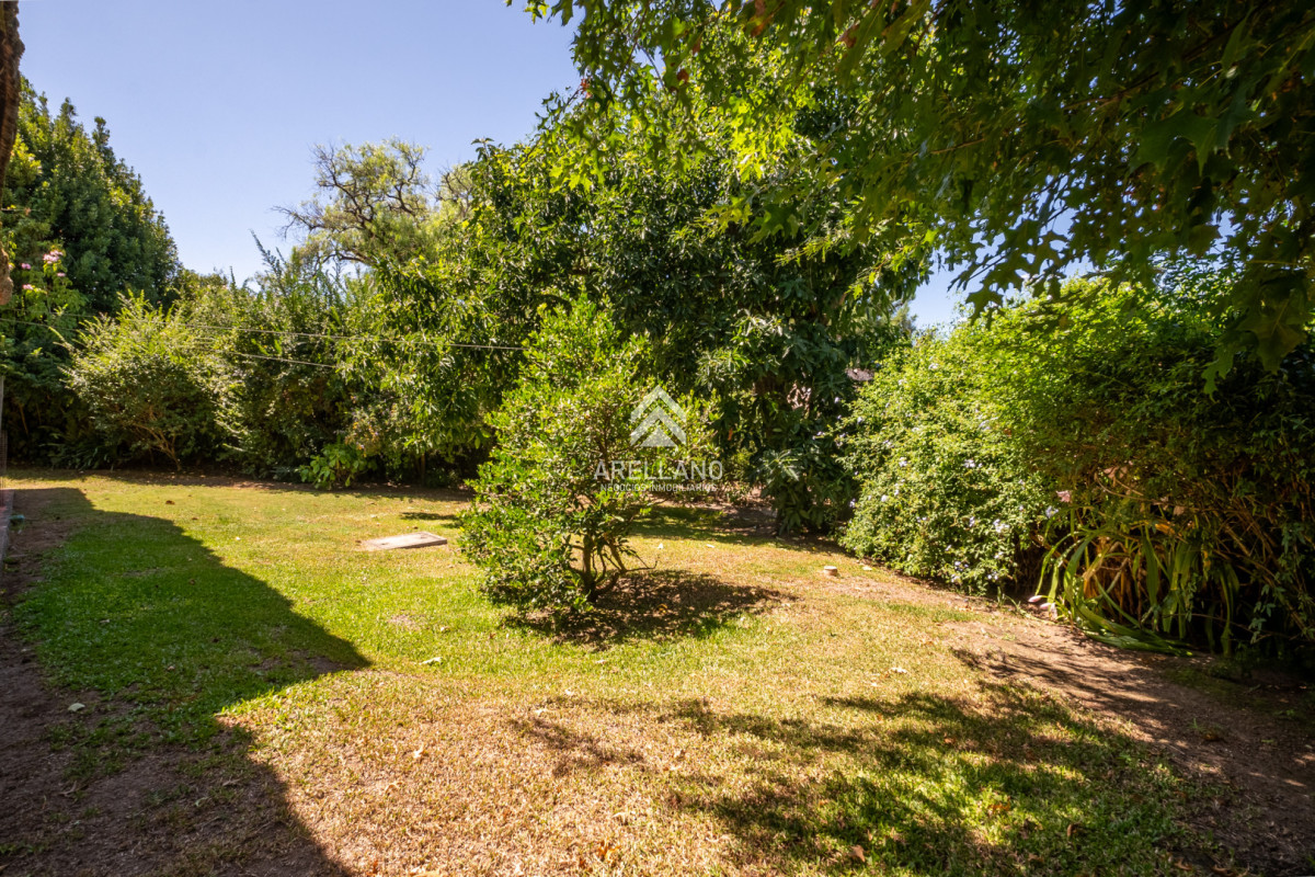 Casa ID.5911 - Venta casa 5 dormitorios, piscina y garage