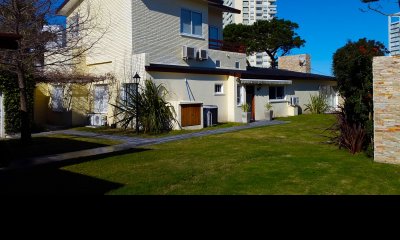 VENTA CASA 4 dormitorios en playa mansa