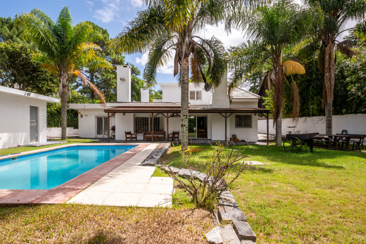 4 dormitorios casa en Cantegril con piscina, Punta del Este