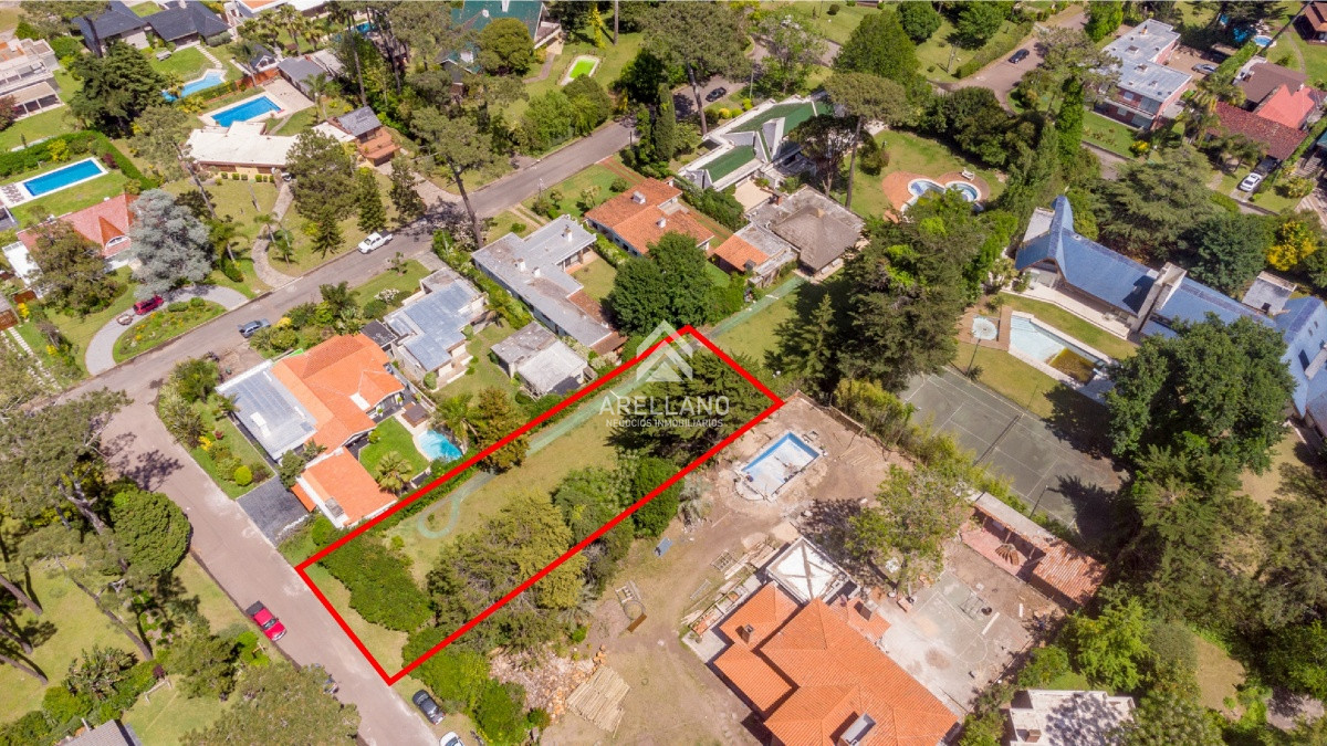 Terreno ID.1489 - TERRENO EN PLAYA MANSA 1045M2 A POCAS CUADRAS DEL MAR