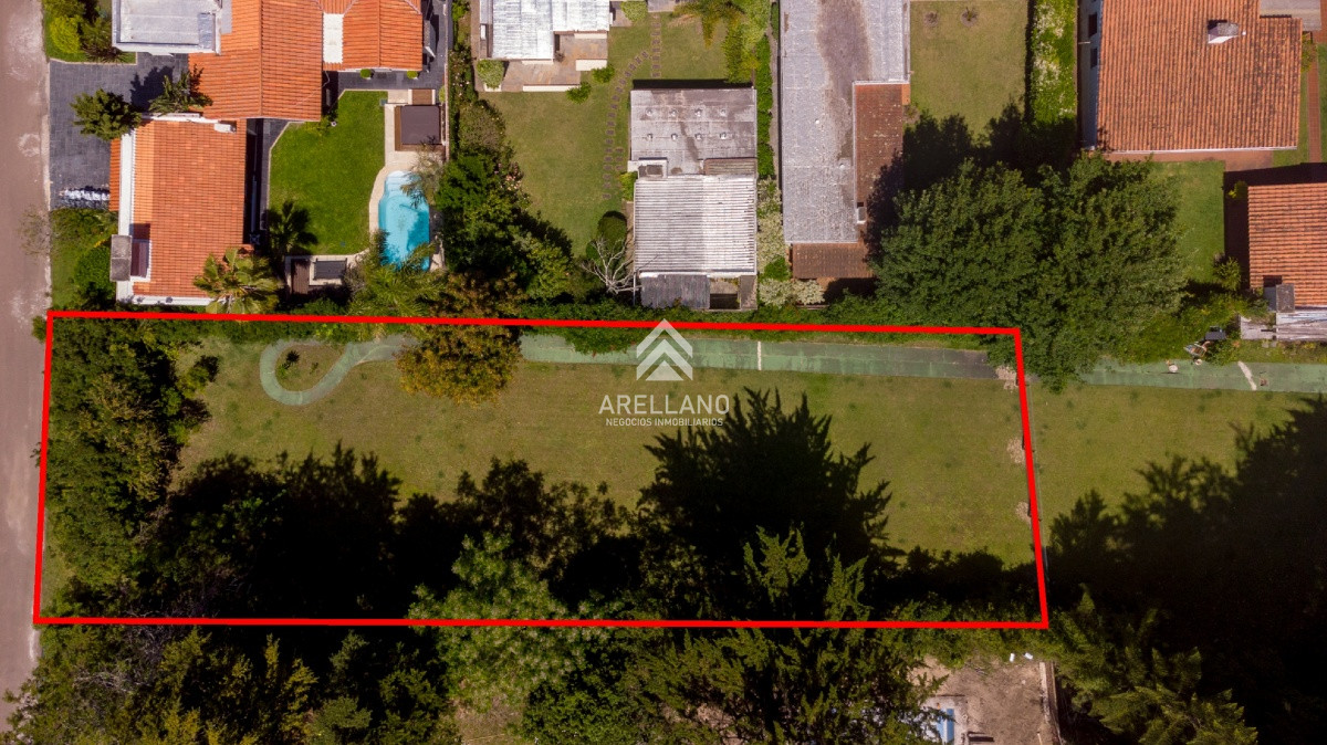 Terreno ID.1489 - TERRENO EN PLAYA MANSA 1045M2 A POCAS CUADRAS DEL MAR