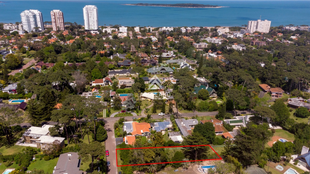 Terreno ID.1489 - TERRENO EN PLAYA MANSA 1045M2 A POCAS CUADRAS DEL MAR