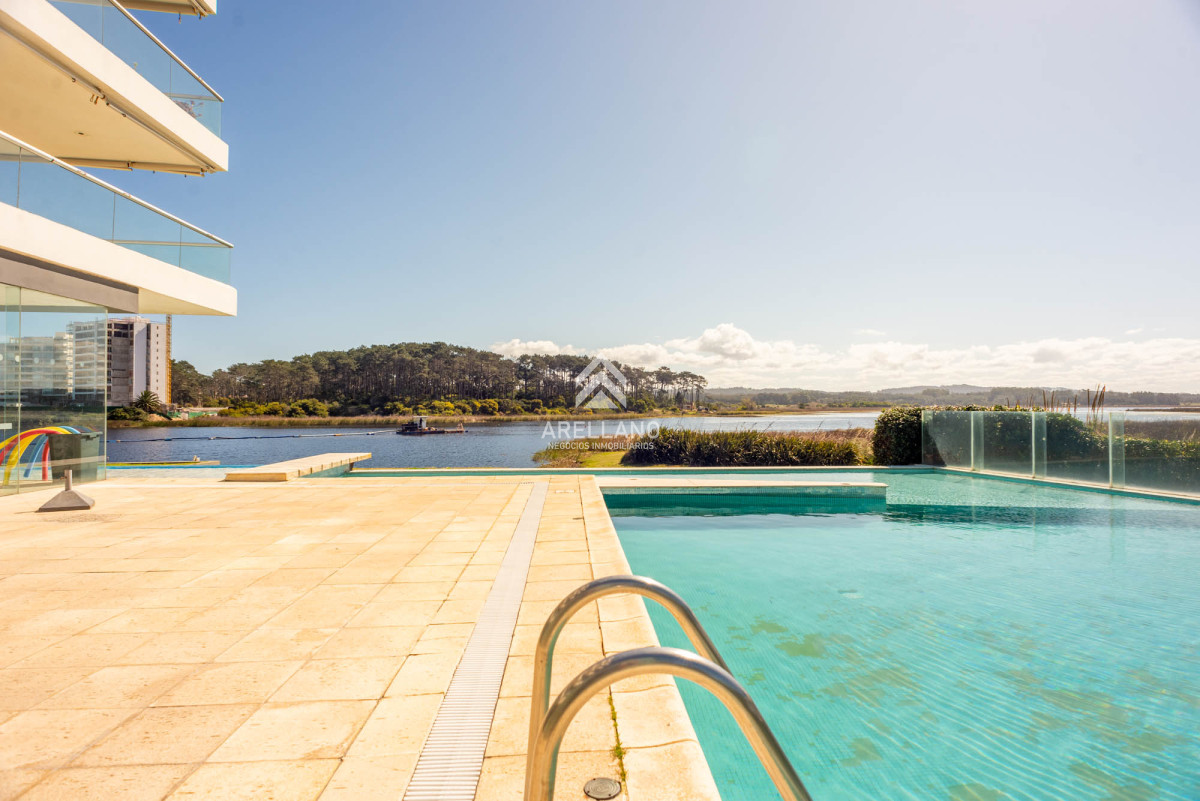 Apartamento ID.4033 - 3 dormitorios vista despejada a la laguna y al mar.