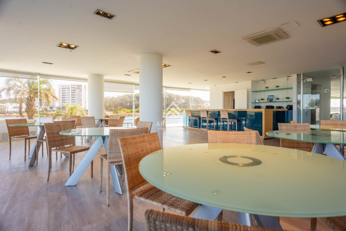 Apartamento ID.4033 - 3 dormitorios vista despejada a la laguna y al mar.