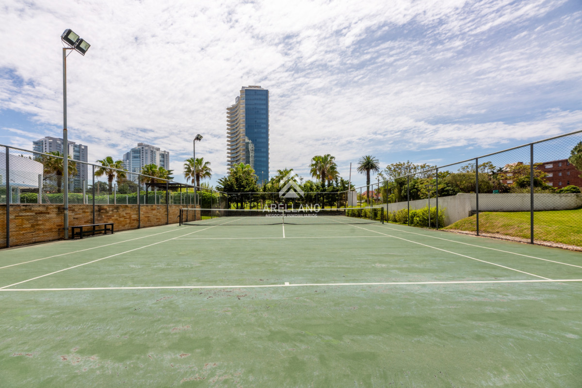 Apartamento ID.5597 - 3 dormitorios y dependencia, Playa Mansa, Punta del Este