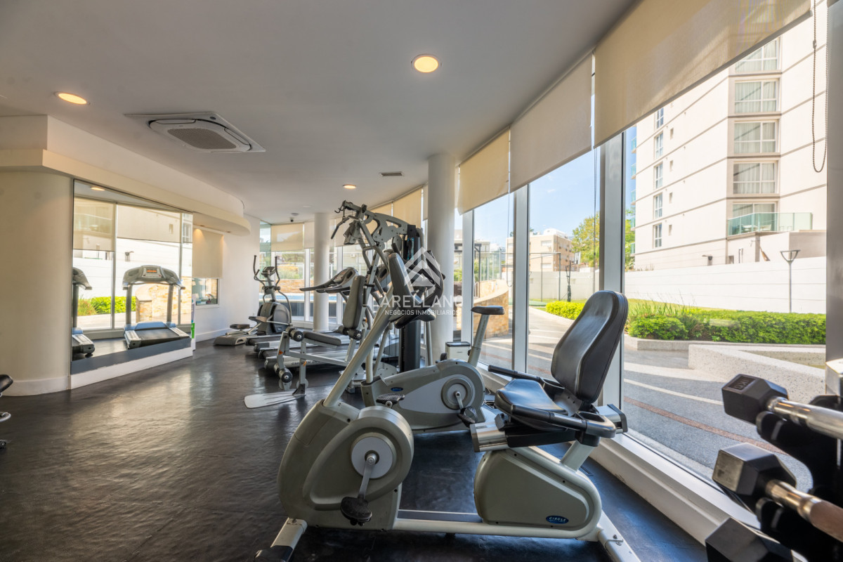 Apartamento ID.5597 - 3 dormitorios y dependencia, Playa Mansa, Punta del Este