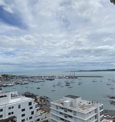 hermosa unidad de 3 dormitorios, 3 baños , vista al puerto!