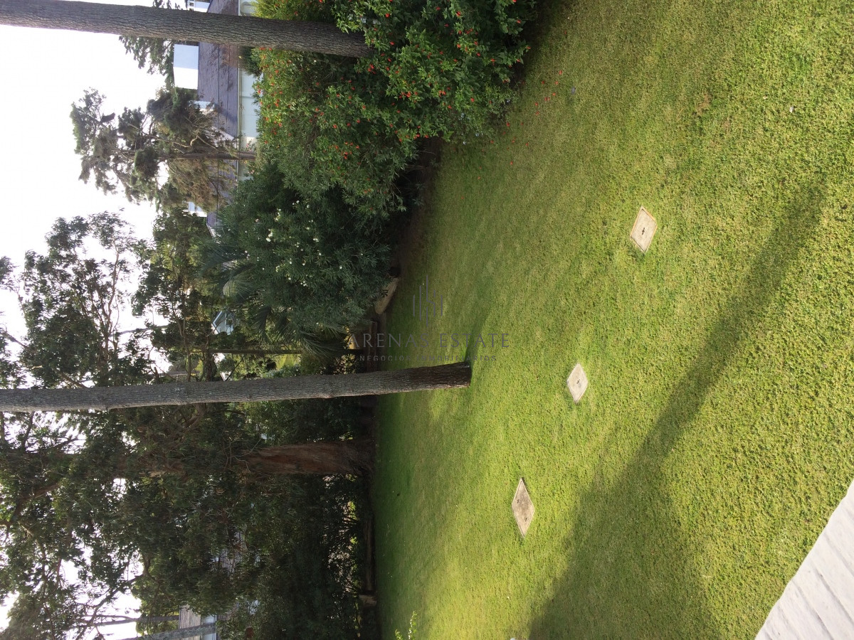 Casa ID.2901 - Casa en venta en Punta del Este , Zona Golf
