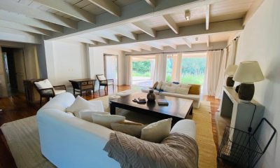 Venta de Espectacular Casa en Venta San Rafael casi Golf 3 suites más dependencia y piscina