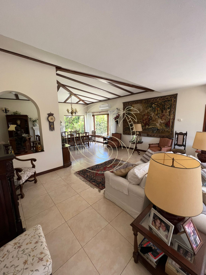 Casa ID.21092577 - San Rafael, a media cuadra del mar, lote de 1318 m2, casa con 300 m2 edificados