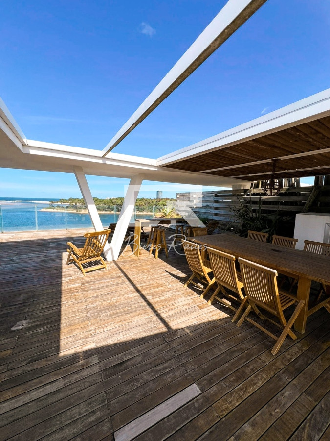 Apartamento ID.695 - Penthouse en alquiler en exclusiva Torre Delamar.