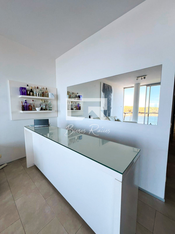 Apartamento ID.695 - Penthouse en alquiler en exclusiva Torre Delamar.