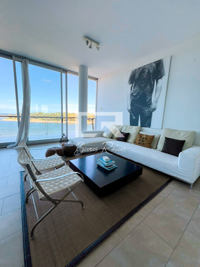 Apartamento ID.695 - Penthouse en alquiler en exclusiva Torre Delamar.