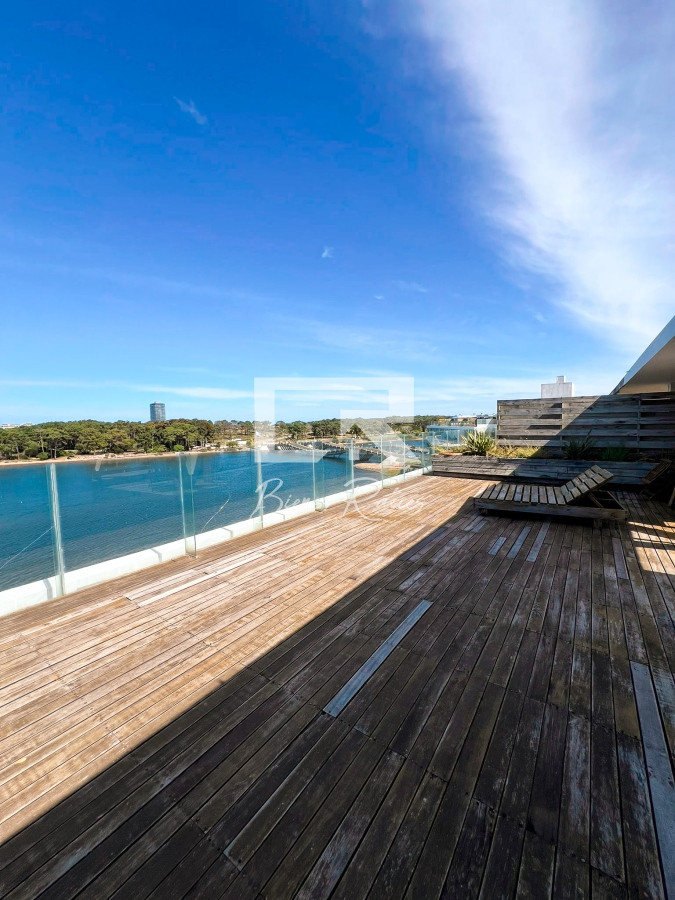 Apartamento ID.695 - Penthouse en alquiler en exclusiva Torre Delamar.