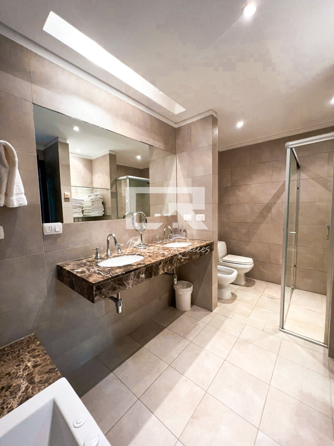Apartamento ID.695 - Penthouse en alquiler en exclusiva Torre Delamar.