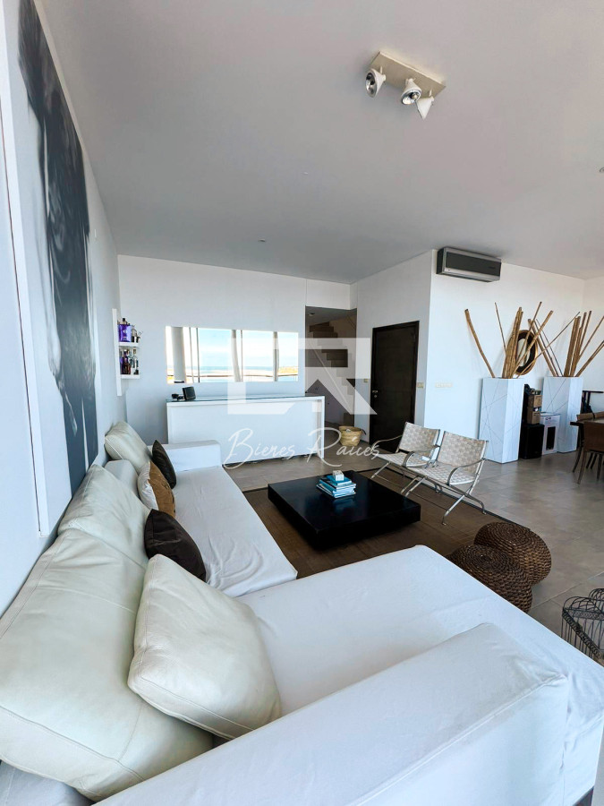 Apartamento ID.695 - Penthouse en alquiler en exclusiva Torre Delamar.