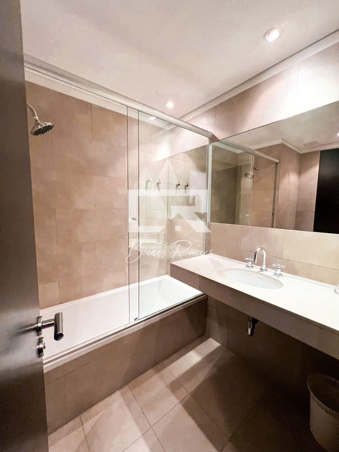 Apartamento ID.695 - Penthouse en alquiler en exclusiva Torre Delamar.