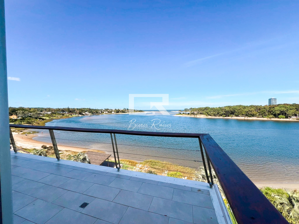 Apartamento ID.695 - Penthouse en alquiler en exclusiva Torre Delamar.