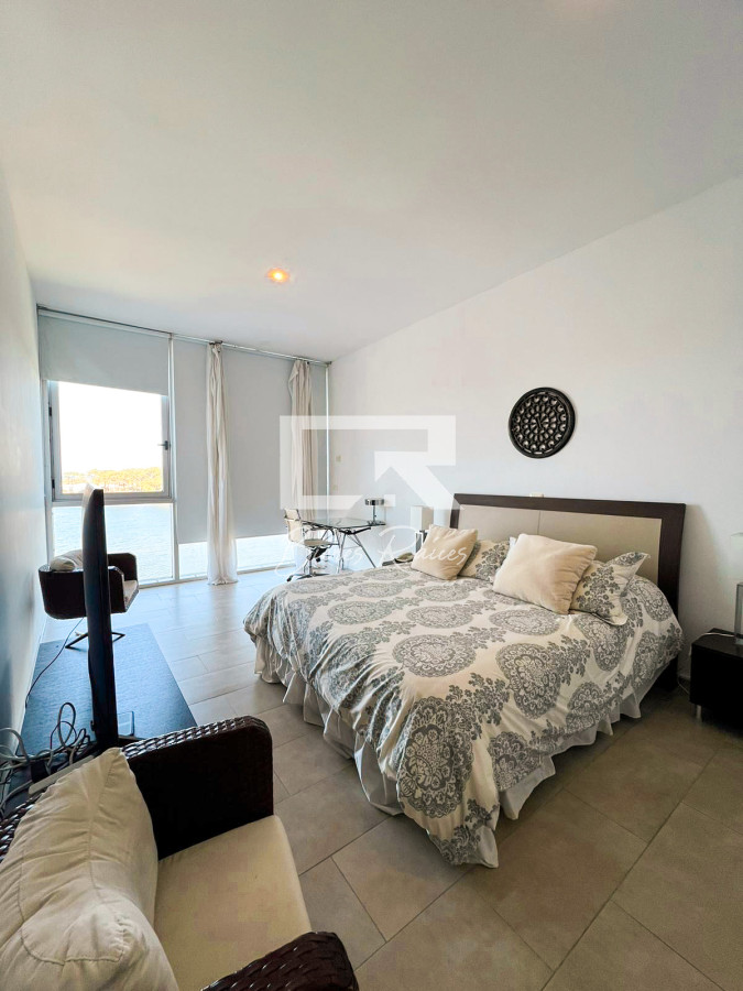 Apartamento ID.695 - Penthouse en alquiler en exclusiva Torre Delamar.