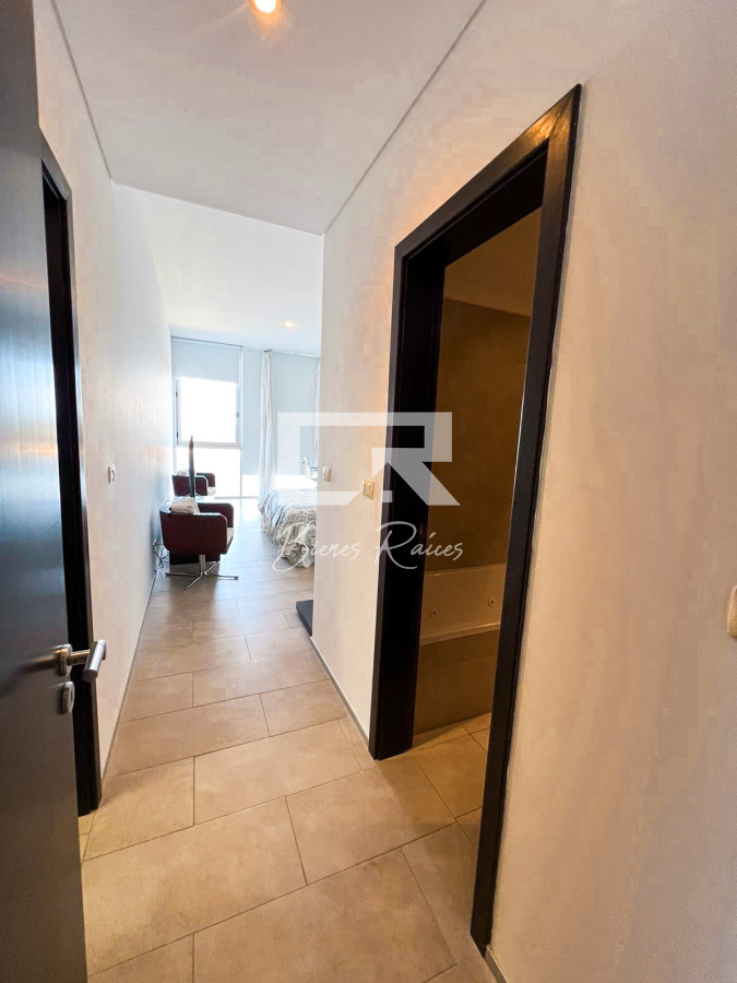 Apartamento ID.695 - Penthouse en alquiler en exclusiva Torre Delamar.