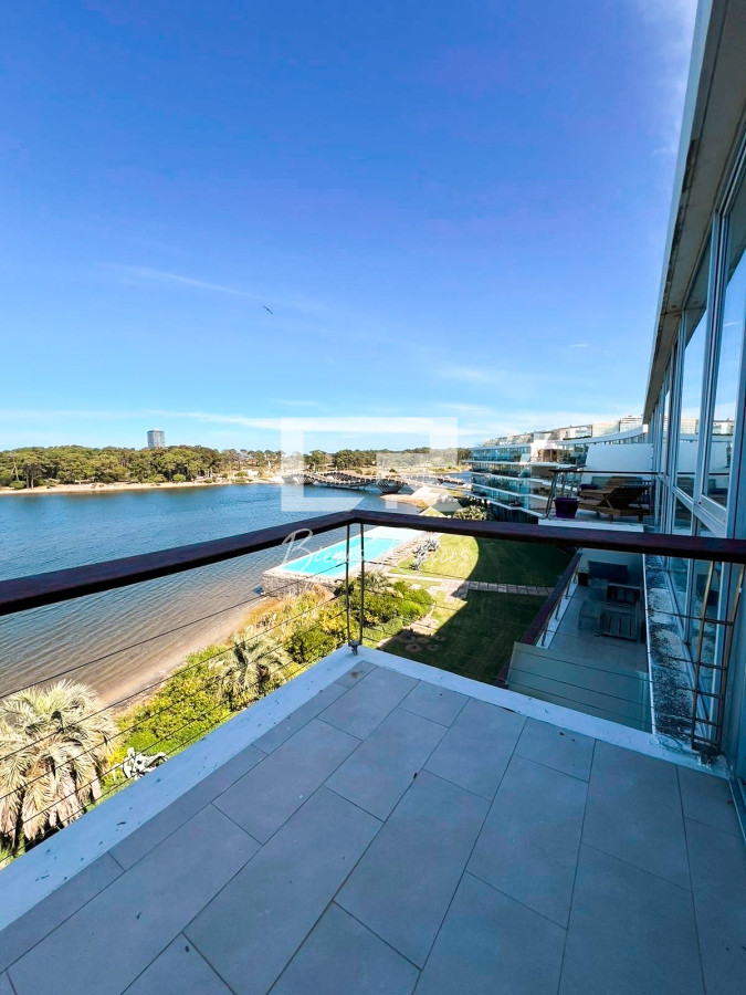 Apartamento ID.695 - Penthouse en alquiler en exclusiva Torre Delamar.