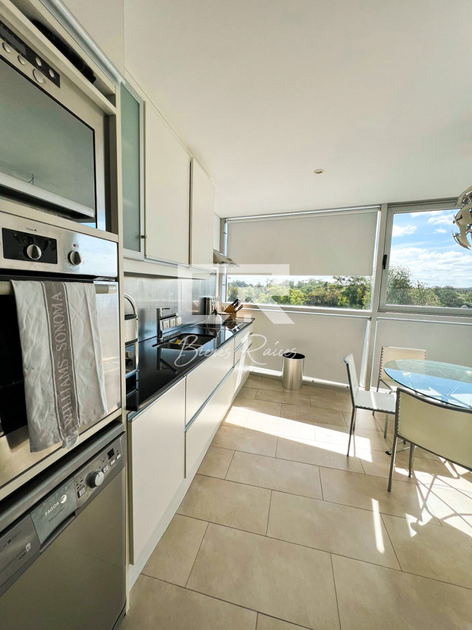 Apartamento ID.695 - Penthouse en alquiler en exclusiva Torre Delamar.