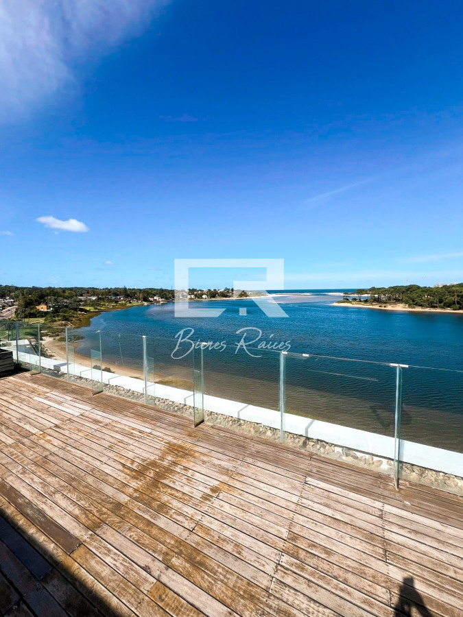Apartamento ID.695 - Penthouse en alquiler en exclusiva Torre Delamar.