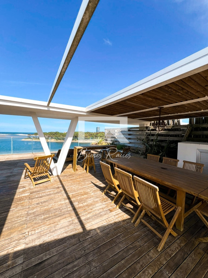 Apartamento ID.695 - Penthouse en alquiler en exclusiva Torre Delamar.