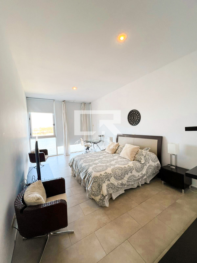 Apartamento ID.695 - Penthouse en alquiler en exclusiva Torre Delamar.