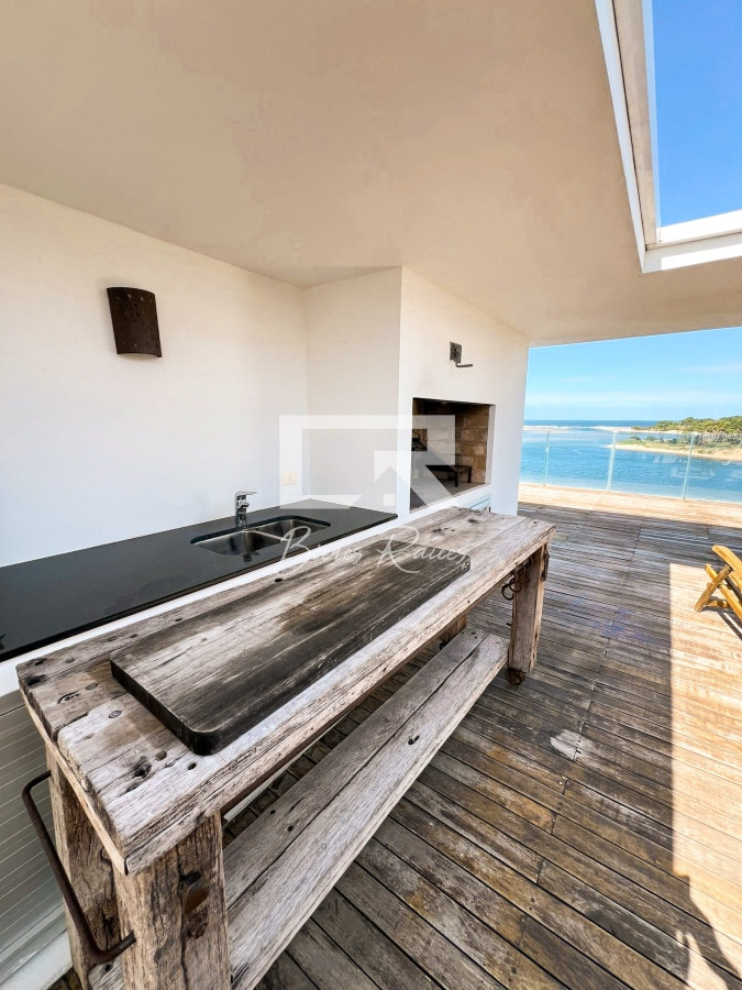 Apartamento ID.695 - Penthouse en alquiler en exclusiva Torre Delamar.