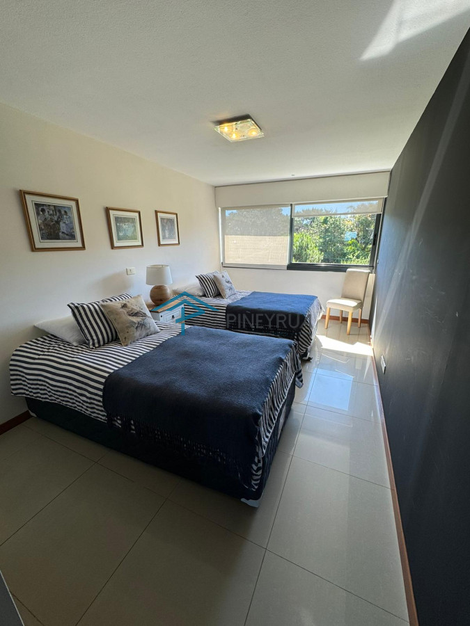 Brava, primera línea, 3 suites y dependencia. Terraza con parrillero.