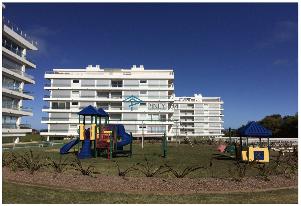 Venta de Apartamento, Parada 31 de la Brava, frente al mar. 3 suites y 