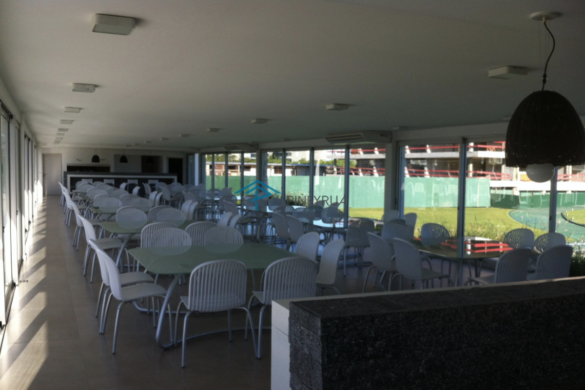 Venta de Apartamento, Parada 31 de la Brava, frente al mar. 3 suites y 