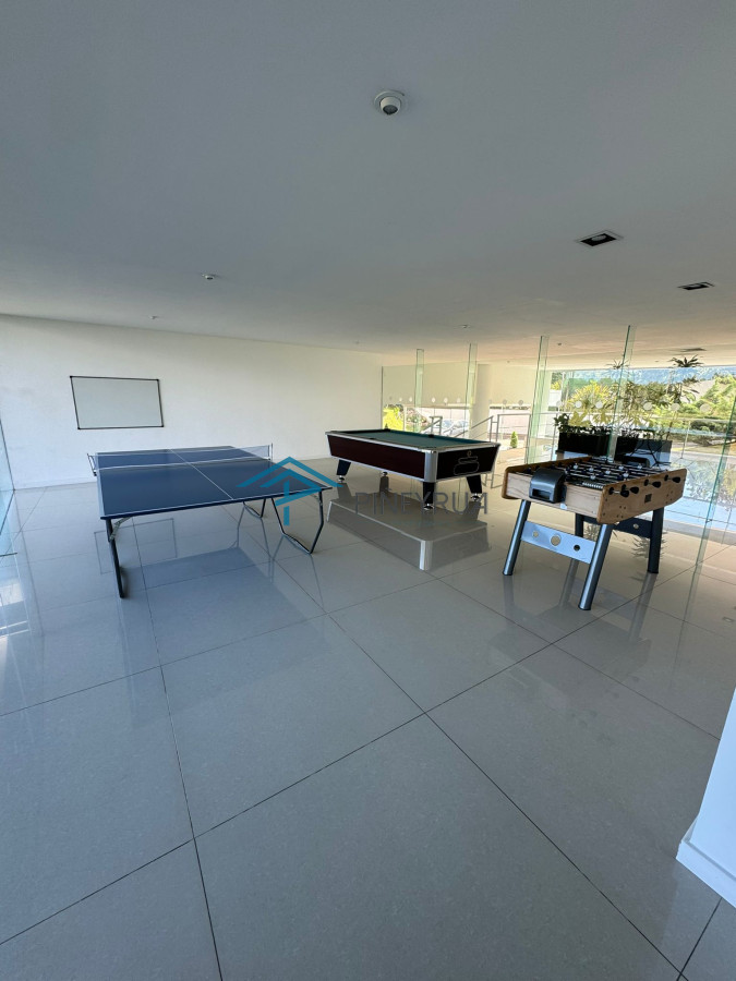Brava, primera línea, 3 suites y dependencia. Terraza con parrillero.