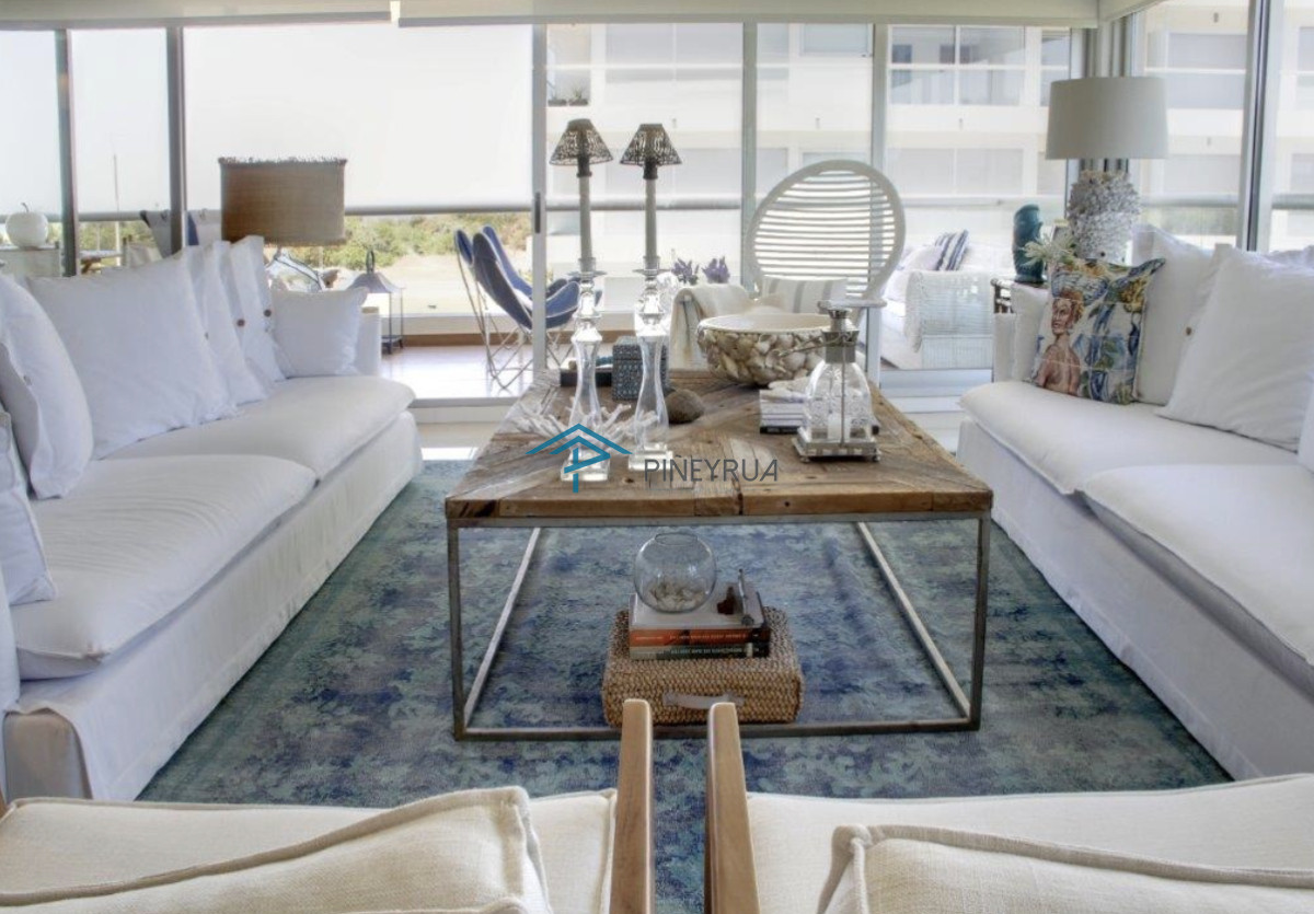 Venta de Apartamento, Parada 31 de la Brava, frente al mar. 3 suites y 