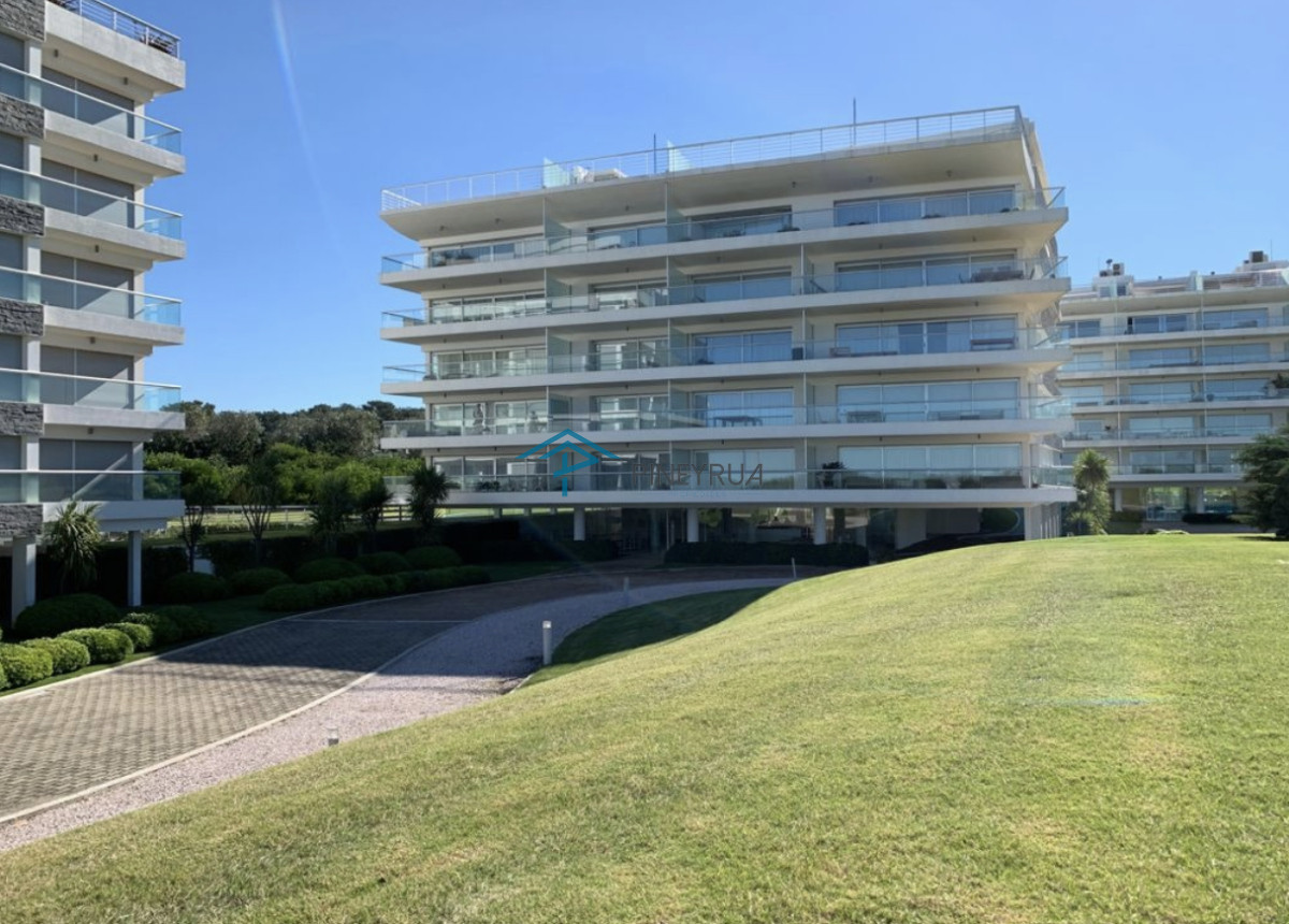 Venta de Apartamento, Parada 31 de la Brava, frente al mar. 3 suites y 