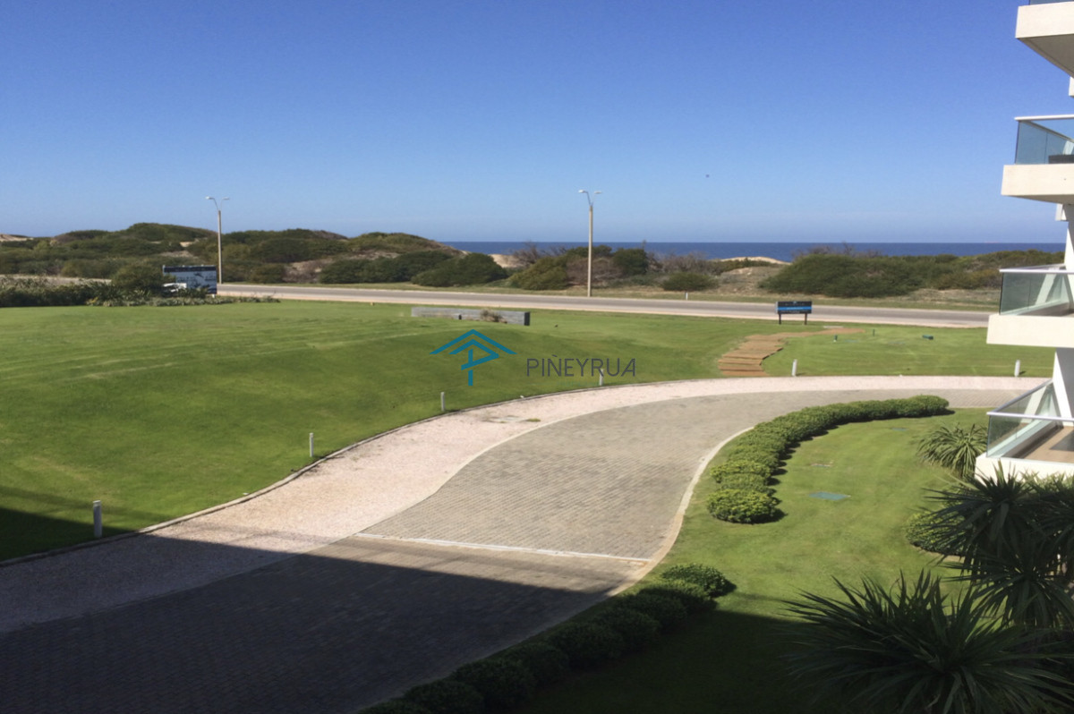 Venta de Apartamento, Parada 31 de la Brava, frente al mar. 3 suites y 