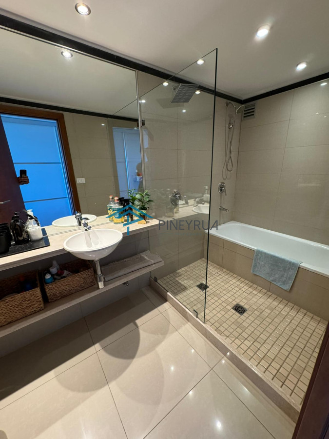Brava, primera línea, 3 suites y dependencia. Terraza con parrillero.