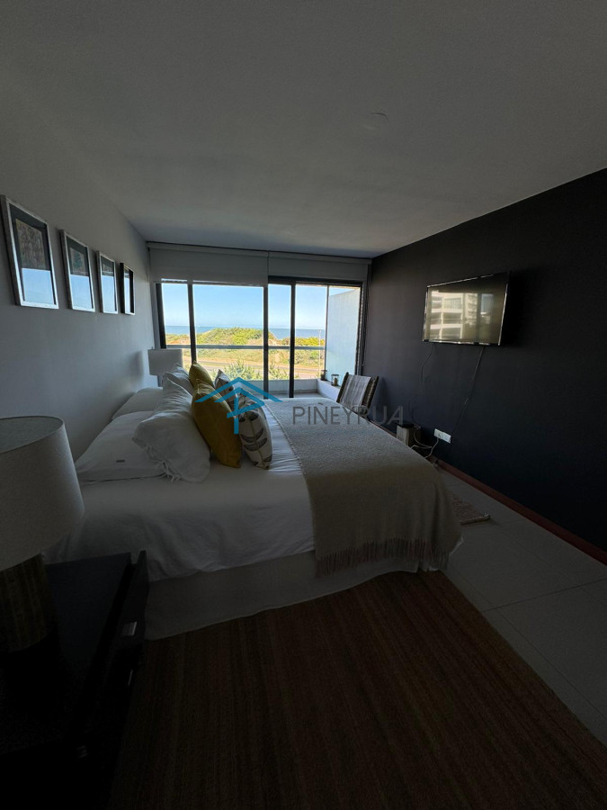 Brava, primera línea, 3 suites y dependencia. Terraza con parrillero.
