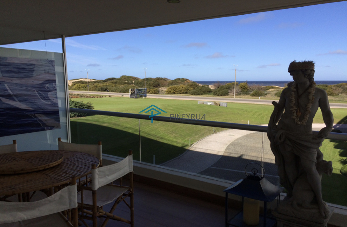 Venta de Apartamento, Parada 31 de la Brava, frente al mar. 3 suites y 
