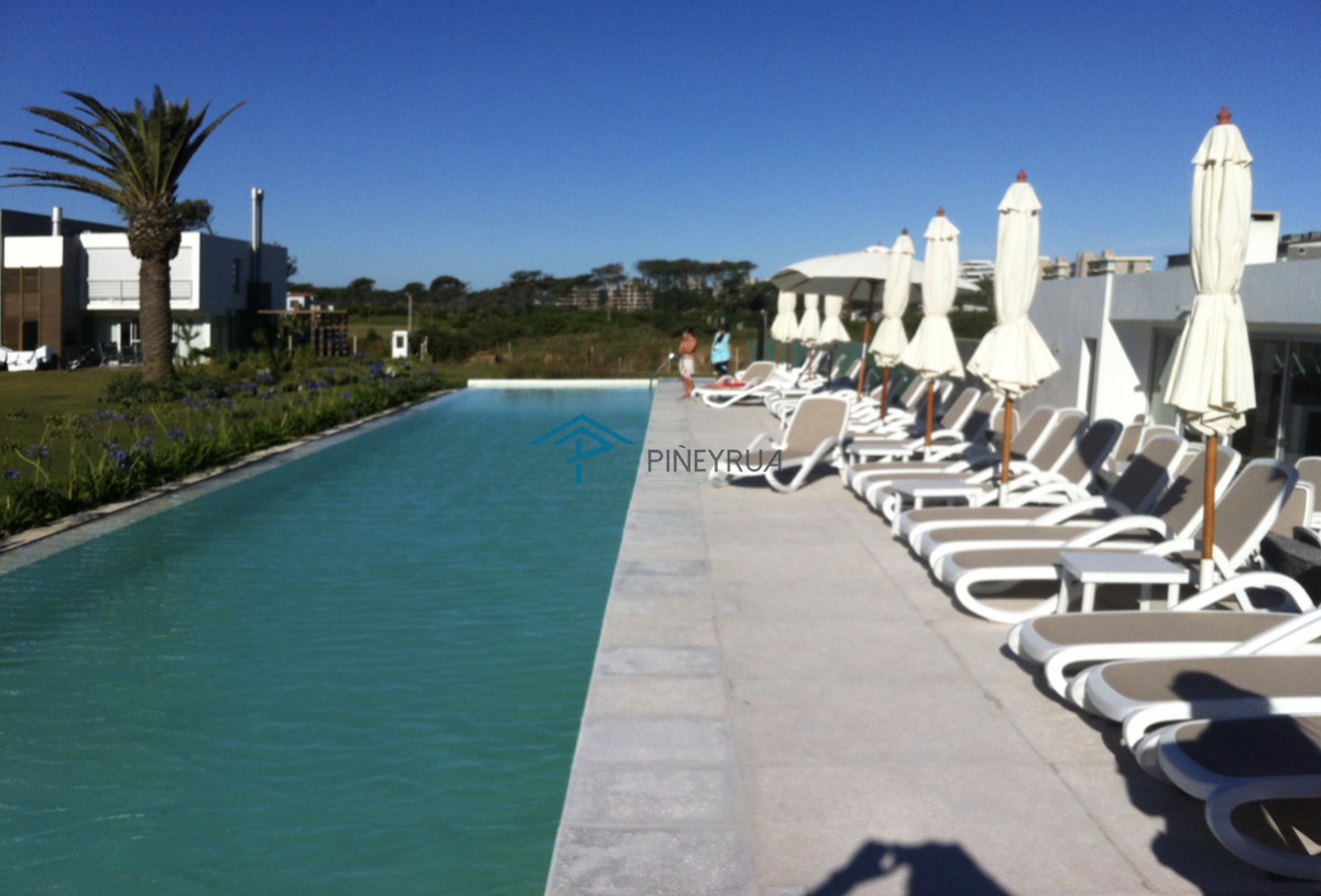 Venta de Apartamento, Parada 31 de la Brava, frente al mar. 3 suites y 